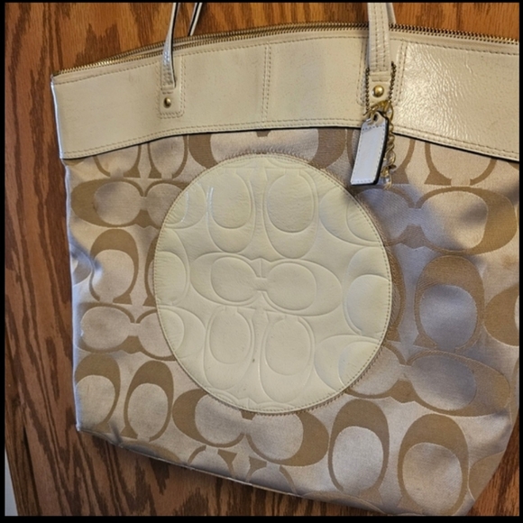 Coach Handbags - AUTHENIC COACH BAG f18336